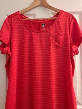REI Co-op Woman's Red Short Sleeve Active T Shirt Size XL Polyester/spandex hike